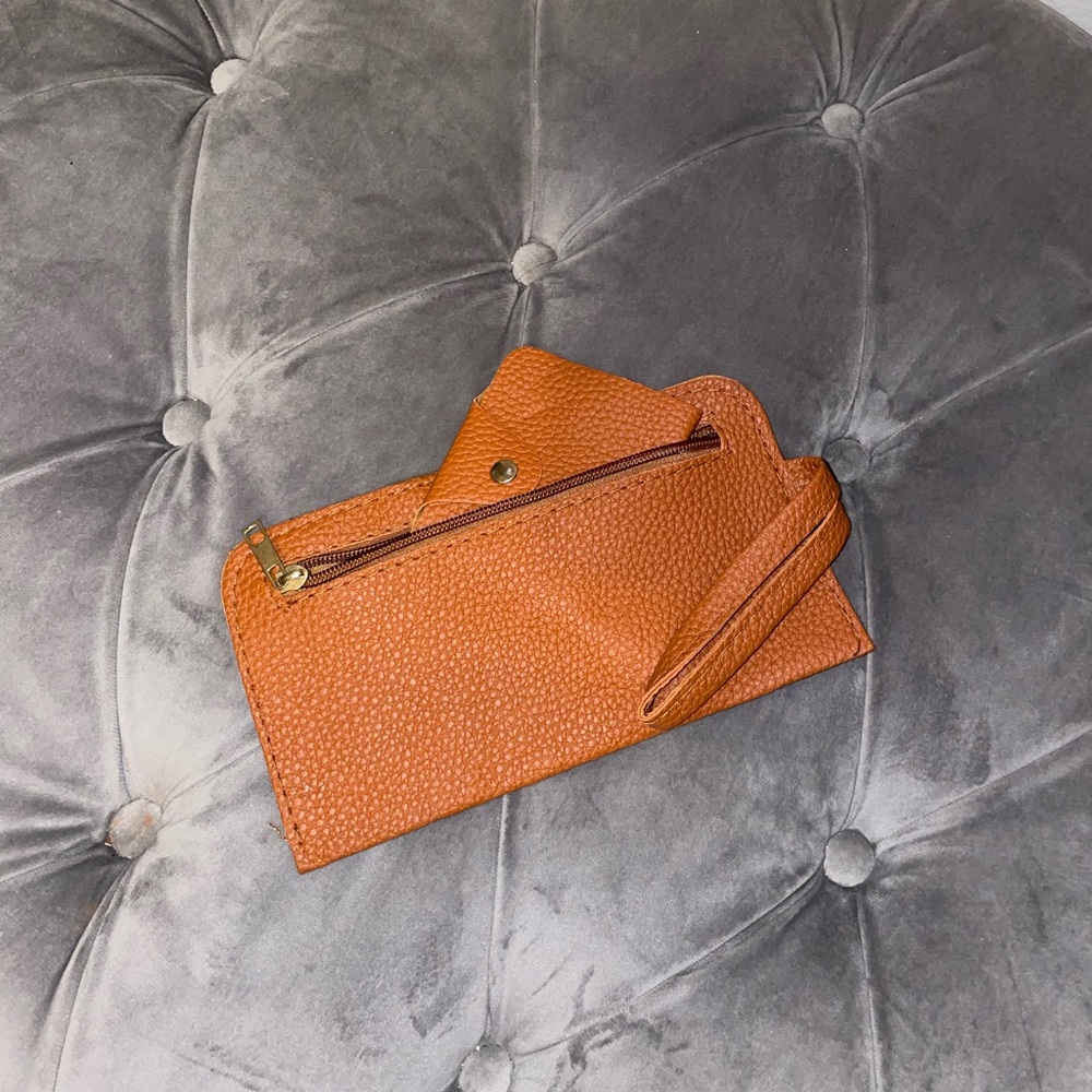 BROWN FAUX LEATHER WRISTLET/CARD POUCH